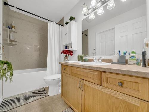538 Alberta Avenue, Woodstock, ON - Indoor Photo Showing Bathroom