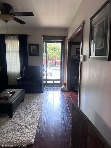 84 Barons Avenue N, Hamilton, ON - Indoor Photo Showing Living Room