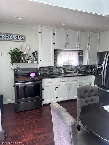 84 Barons Avenue N, Hamilton, ON - Indoor Photo Showing Kitchen