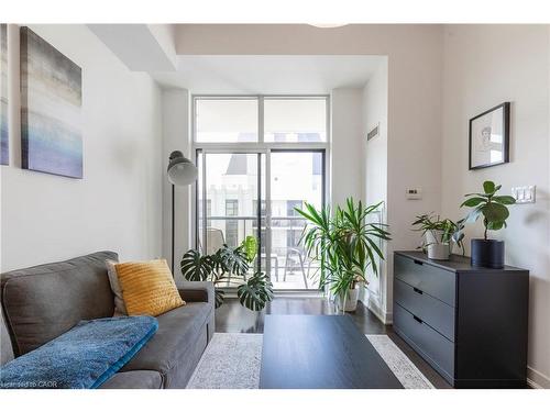 1010-85 Robinson Street, Hamilton, ON - Indoor Photo Showing Living Room