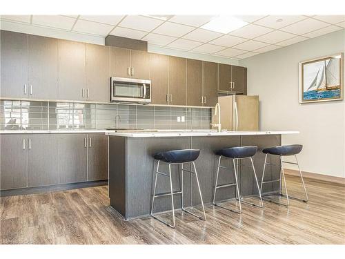 1010-85 Robinson Street, Hamilton, ON - Indoor Photo Showing Kitchen With Upgraded Kitchen