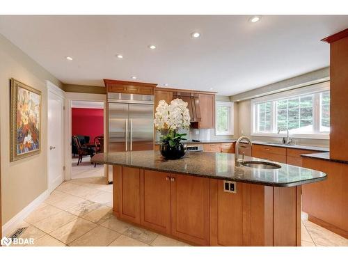 6365 Breckenridge Place, Burlington, ON - Indoor Photo Showing Kitchen