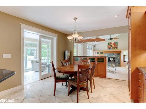 6365 Breckenridge Place, Burlington, ON - Indoor Photo Showing Dining Room