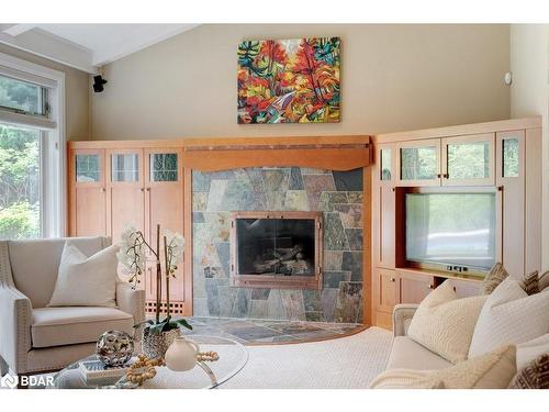 6365 Breckenridge Place, Burlington, ON - Indoor Photo Showing Living Room With Fireplace