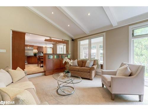 6365 Breckenridge Place, Burlington, ON - Indoor Photo Showing Living Room