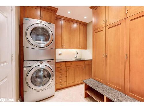 6365 Breckenridge Place, Burlington, ON - Indoor Photo Showing Laundry Room