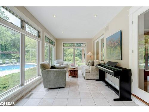 6365 Breckenridge Place, Burlington, ON - Indoor Photo Showing Living Room