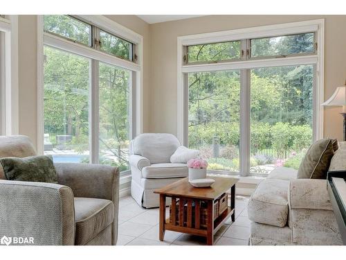 6365 Breckenridge Place, Burlington, ON - Indoor Photo Showing Living Room