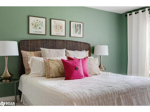 6365 Breckenridge Place, Burlington, ON - Indoor Photo Showing Bedroom