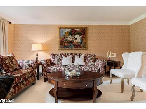 6365 Breckenridge Place, Burlington, ON - Indoor Photo Showing Living Room