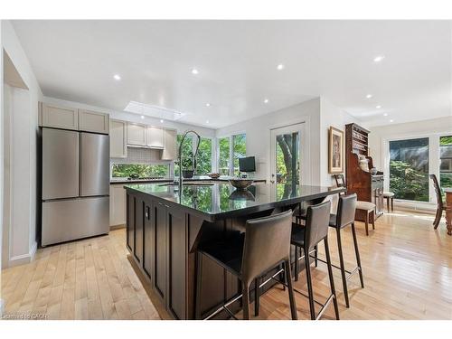 348 Browning Place, Waterloo, ON - Indoor Photo Showing Kitchen With Upgraded Kitchen