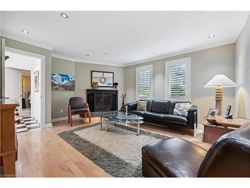 348 Browning Place, Waterloo, ON - Indoor Photo Showing Living Room