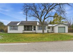 68 Atkinson Boulevard  Dundas, ON L9H 7A7