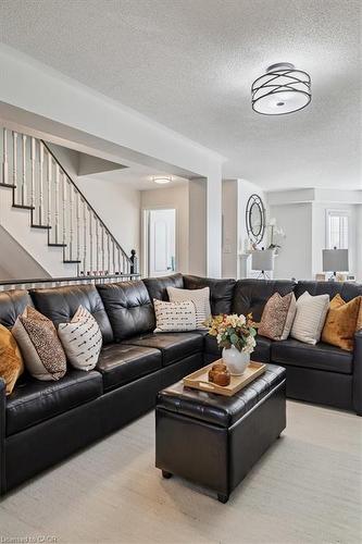 69-470 Beach Boulevard, Hamilton, ON - Indoor Photo Showing Living Room
