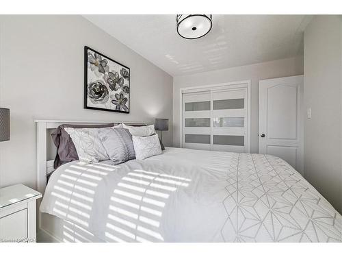 69-470 Beach Boulevard, Hamilton, ON - Indoor Photo Showing Bedroom