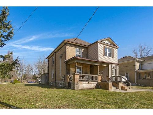 17 Shaw Avenue W Cambridge, ON N3C 1E3