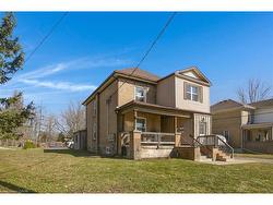 17 Shaw Avenue W Cambridge, ON N3C 1E3