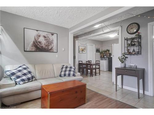 17 Shaw Avenue W, Cambridge, ON 