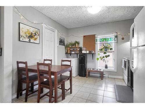 17 Shaw Avenue W, Cambridge, ON 