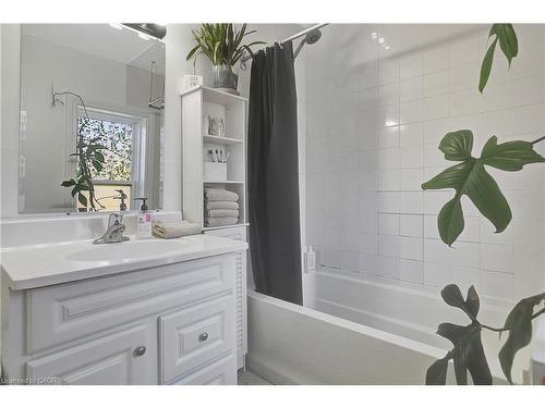 17 Shaw Avenue W, Cambridge, ON 