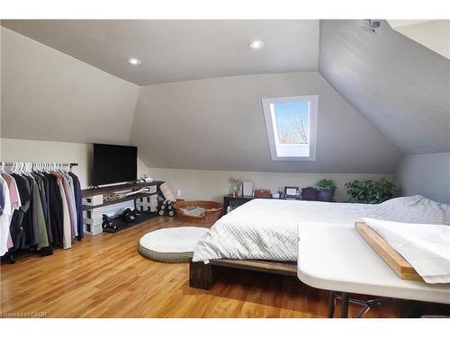 17 Shaw Avenue W, Cambridge, ON 