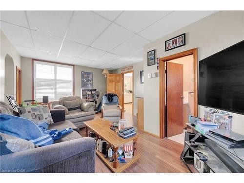 526 Steele Street, Port Colborne, ON - Indoor Photo Showing Living Room