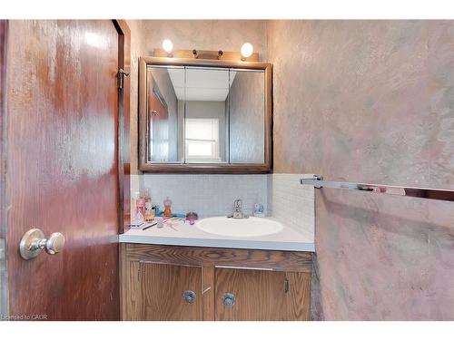 526 Steele Street, Port Colborne, ON - Indoor Photo Showing Bathroom