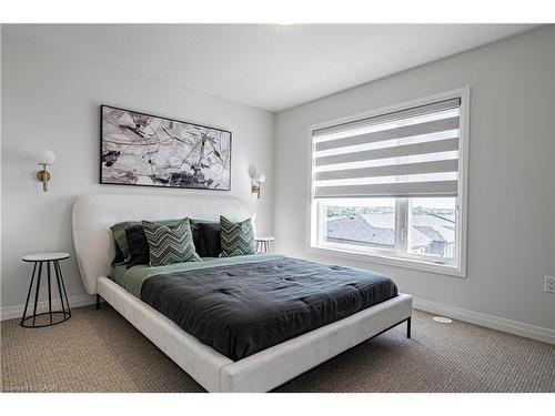 37-155 Equestrian Way, Cambridge, ON - Indoor Photo Showing Bedroom