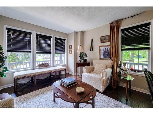 619 Porter Way, Milton, ON - Indoor Photo Showing Living Room
