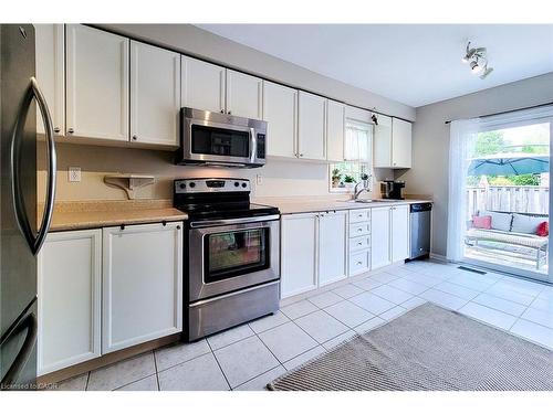 619 Porter Way, Milton, ON - Indoor Photo Showing Kitchen With Stainless Steel Kitchen