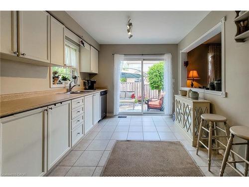 619 Porter Way, Milton, ON - Indoor Photo Showing Kitchen