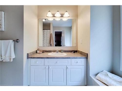 619 Porter Way, Milton, ON - Indoor Photo Showing Bathroom