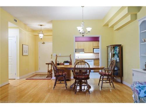 102-77 Governors Road, Dundas, ON - Indoor Photo Showing Dining Room
