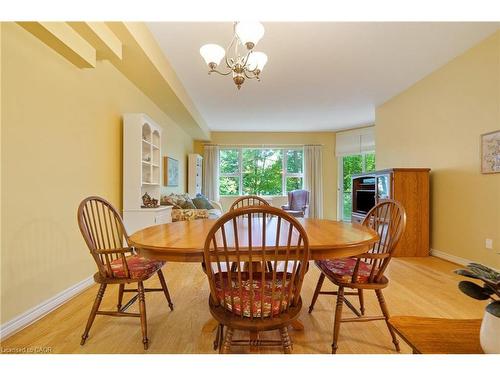 102-77 Governors Road, Dundas, ON - Indoor Photo Showing Dining Room