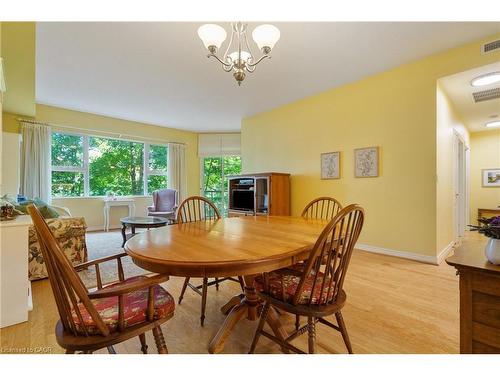 102-77 Governors Road, Dundas, ON - Indoor Photo Showing Dining Room