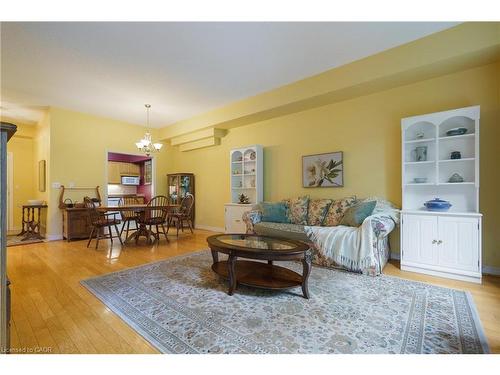 102-77 Governors Road, Dundas, ON - Indoor Photo Showing Living Room