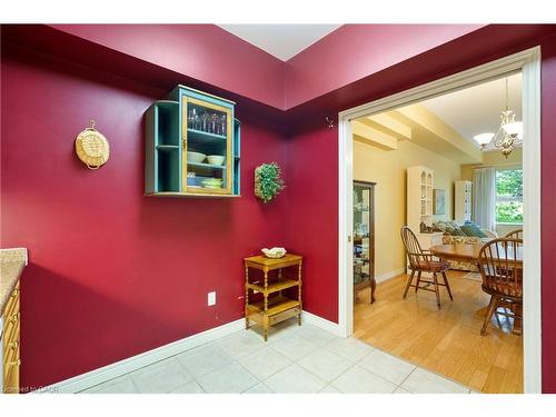 102-77 Governors Road, Dundas, ON - Indoor