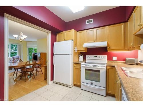 102-77 Governors Road, Dundas, ON - Indoor Photo Showing Kitchen
