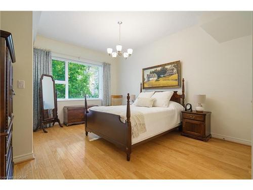 102-77 Governors Road, Dundas, ON - Indoor Photo Showing Bedroom