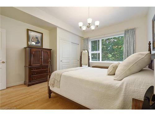 102-77 Governors Road, Dundas, ON - Indoor Photo Showing Bedroom