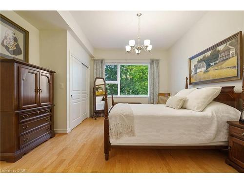 102-77 Governors Road, Dundas, ON - Indoor Photo Showing Bedroom