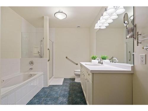 102-77 Governors Road, Dundas, ON - Indoor Photo Showing Bathroom