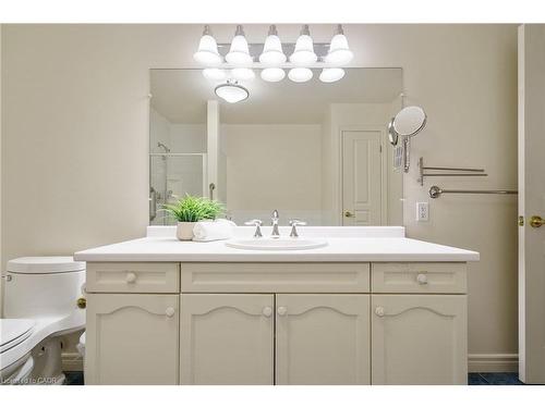 102-77 Governors Road, Dundas, ON - Indoor Photo Showing Bathroom