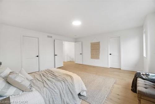 186 Cedardale Avenue, Stoney Creek, ON - Indoor Photo Showing Bedroom