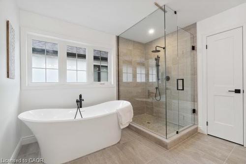186 Cedardale Avenue, Stoney Creek, ON - Indoor Photo Showing Bathroom