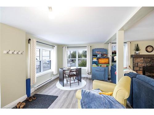 111 Hazel Street, Dunsford, ON - Indoor Photo Showing Other Room