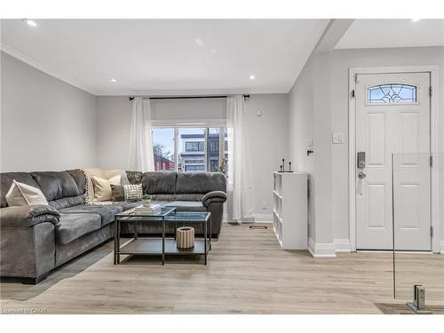 1034 Meredith Avenue, Mississauga, ON - Indoor Photo Showing Living Room
