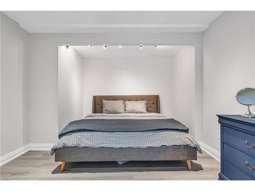 1034 Meredith Avenue, Mississauga, ON - Indoor Photo Showing Bedroom