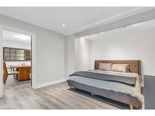 1034 Meredith Avenue, Mississauga, ON - Indoor Photo Showing Bedroom