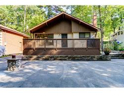 11 Glen Avenue S Tiny, ON L0L 2T0